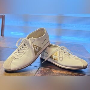 Le Coq Sportif White & Gold Sneakers – Size 4.5